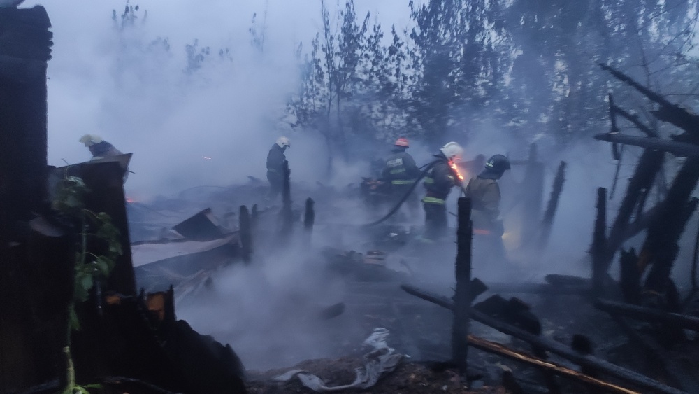 pozhar v kamenskom gorodskom okruge 1597888223948512094 2000x2000