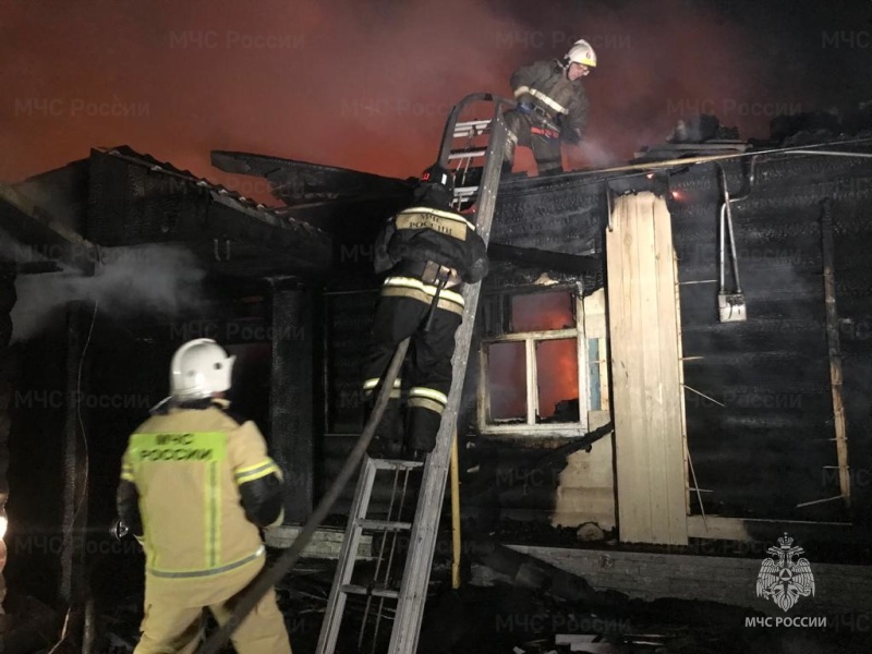 pozhar v kamenskom gorodskom okruge 1682620812427345549 800x800 watermark
