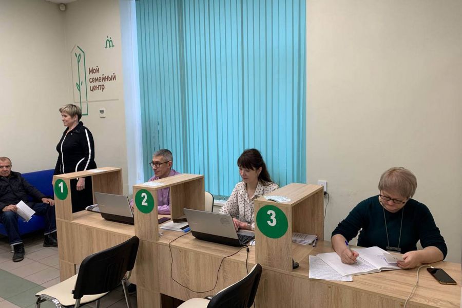 Более 2,5 тысячи свердловских семей получили помощь в семейных многофункциональных центрах