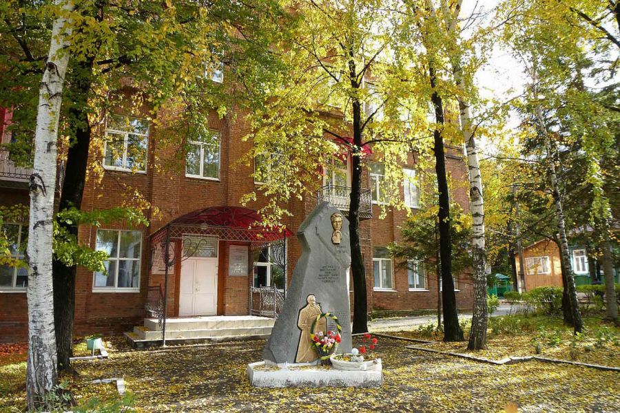 Денис Паслер назначил 30 стипендий лучшим студентам рабочих профессий