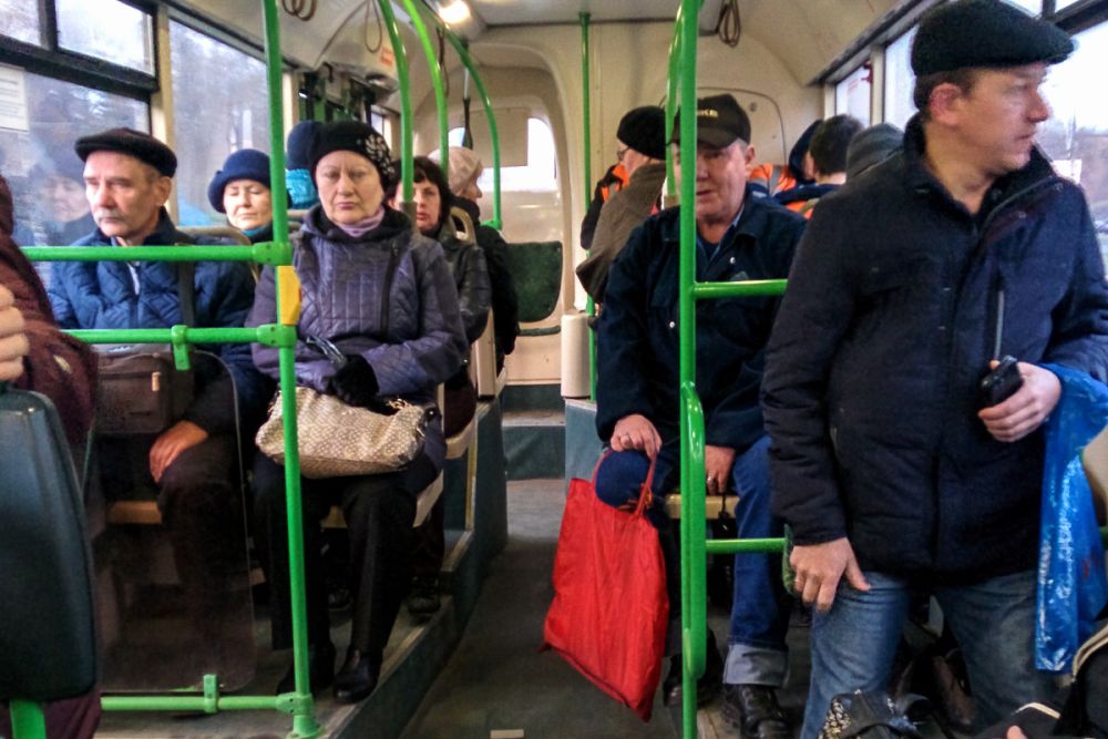 bus230419