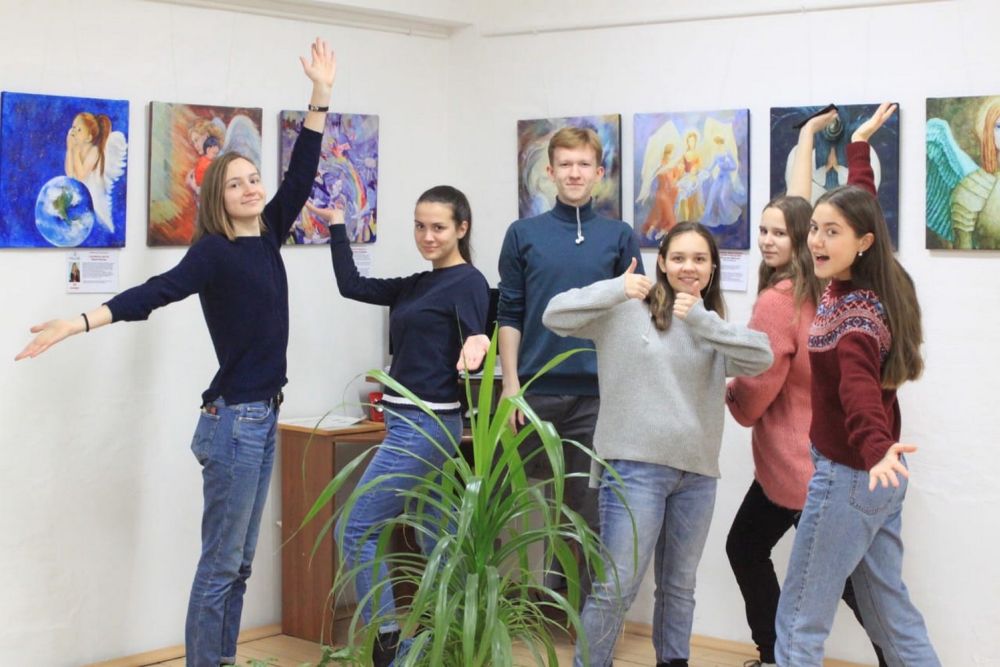Полуфиналисты проекта «Политический резерв», команда «Поколение – NEXT»  выполняют «Депутатское дело»