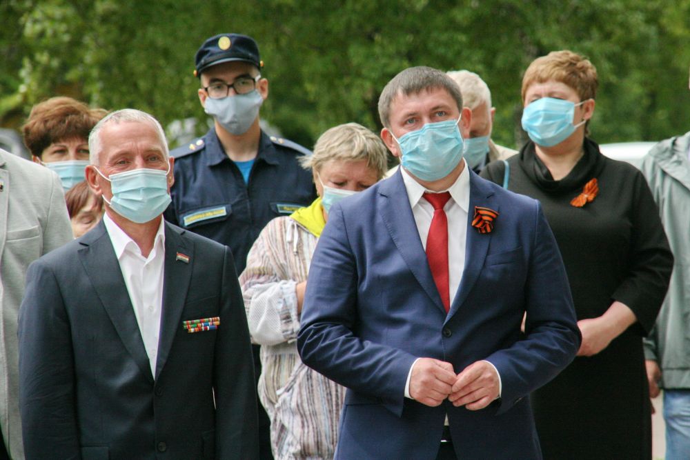 В Каменске-Уральском состоялось открытие памятника участникам ВОВ и труженикам тыла