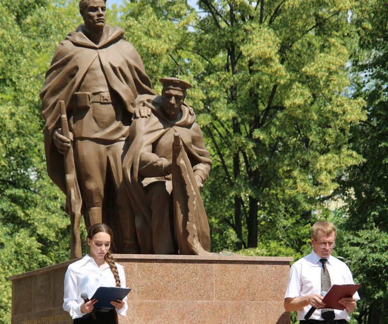 Закладка капсулы времени в основание памятникам Героям фронта и тыла на Аллее Славы