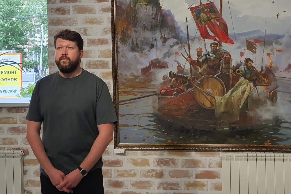 Художник Андрей Прохоров провел авторскую экскурсию по своим работам в Каменске-Уральском