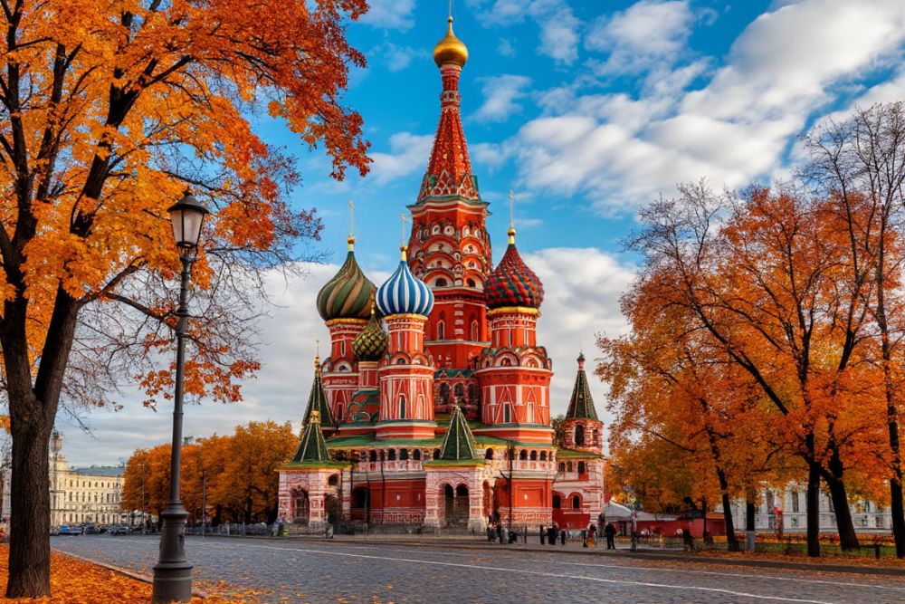 В России насчитывается свыше ста торжественных дат