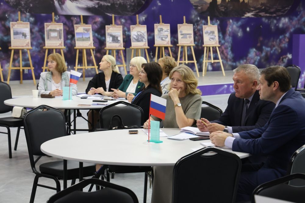 «Депутатская вертикаль» состоялась в Каменске-Уральском на площадке центра «Мой бизнес»