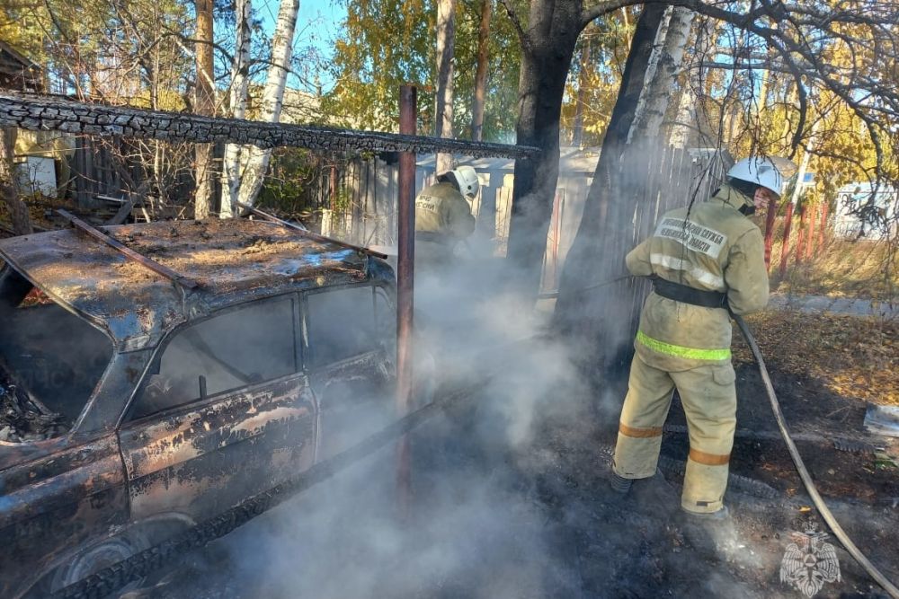 В Старом Каменске по улице Революционная горел жилой дом