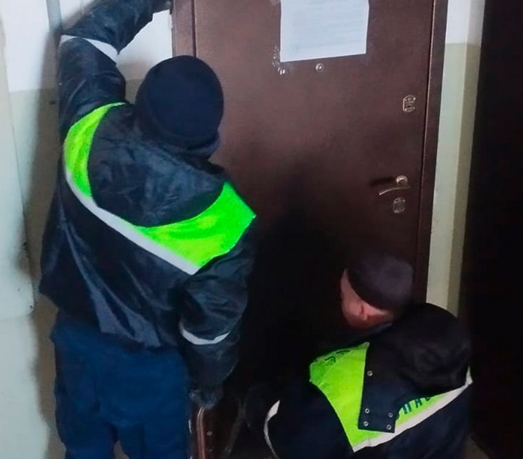 В Каменске-Уральском газовики во время обхода квартир обнаружили труп