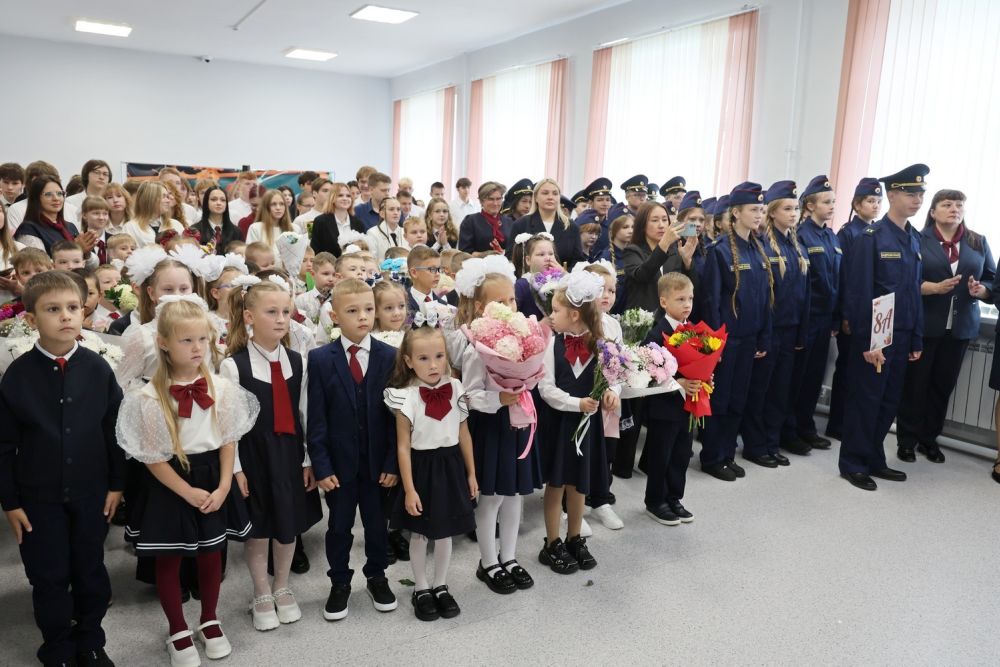 За парты в День знаний в Каменске-Уральском сели более 19 тысяч школьников