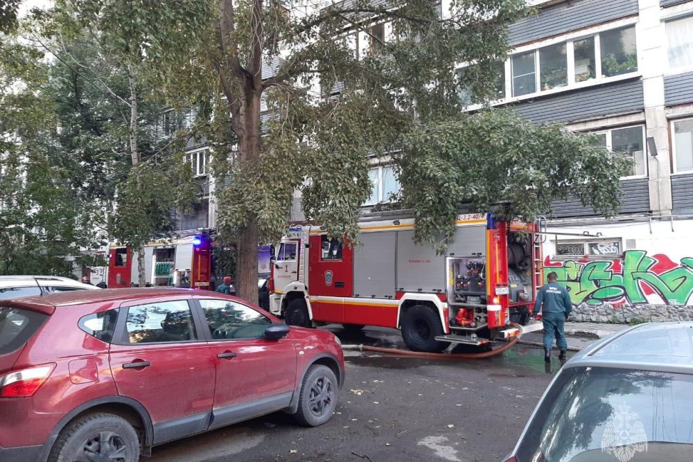 Человек пострадал на пожаре в Каменске-Уральском по улице Карла Маркса