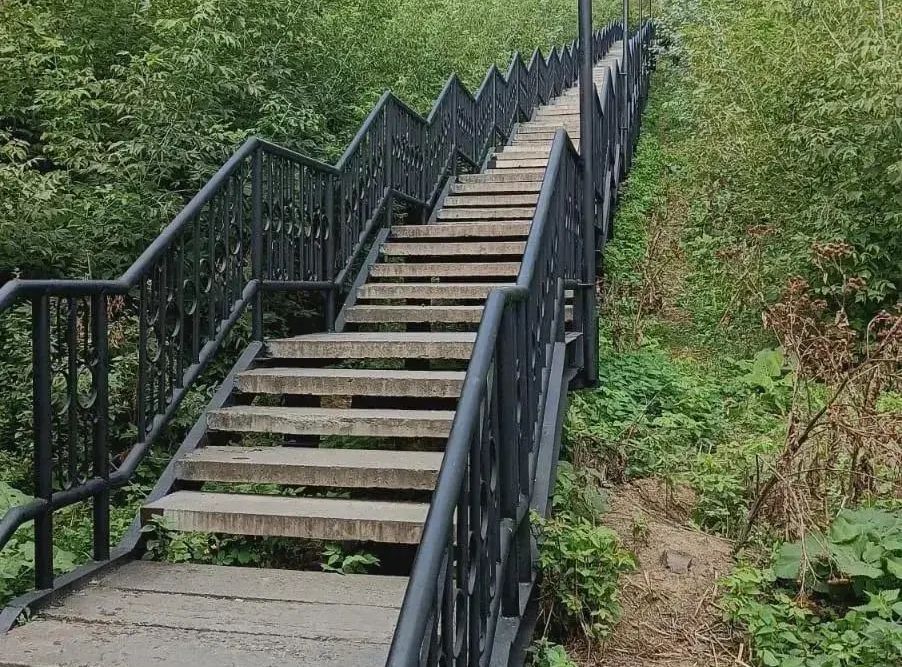 Временно закрыт на ремонт лестничный спуск в Старый Каменск