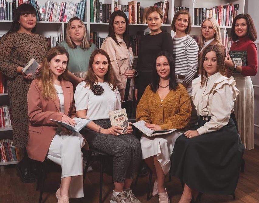 Алёна Бронникова про себя, литературу и книжный клуб в Каменске