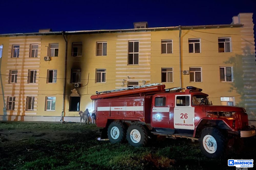 Ночью в Каменске-Уральском на пожаре по улице Строителей погиб человек