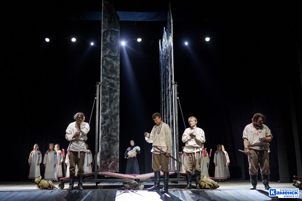 Спектаклем «Рядовые» театра «Драма №3» из Каменска-Уральского был открыт областной фестиваль-панорама «Счастливое место»