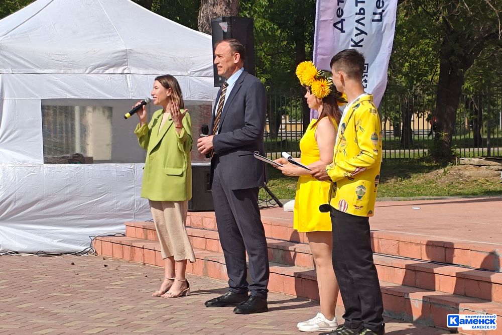 Лето, солнце, одуванчики: в Каменске-Уральском провели новый праздник