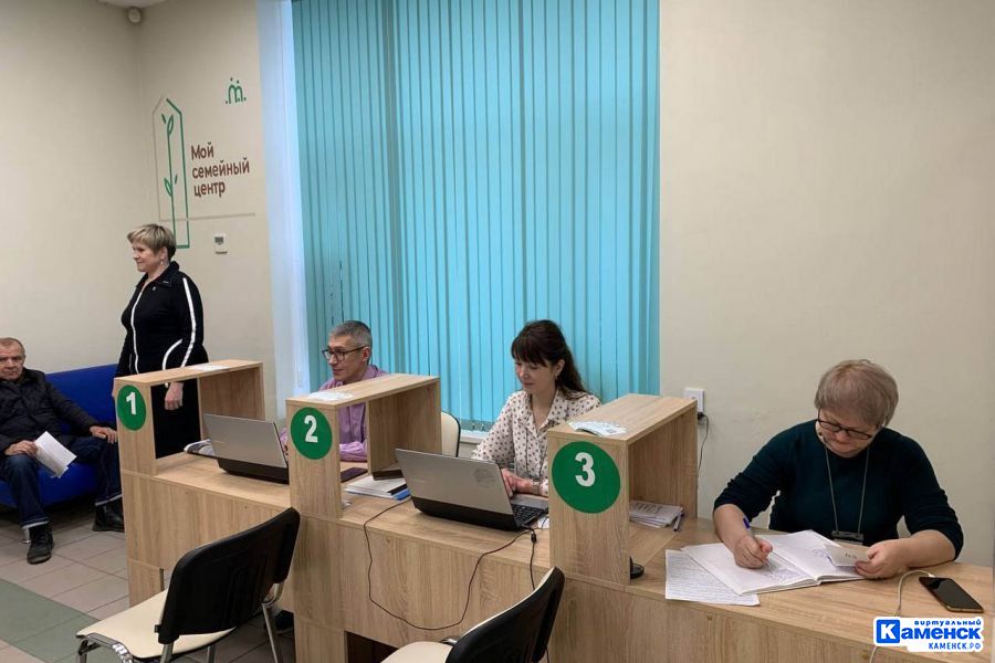 Семейные МФЦ в Екатеринбурге и Каменске-Уральском за время своей работы обработали свыше 7,2 тысячи обращений