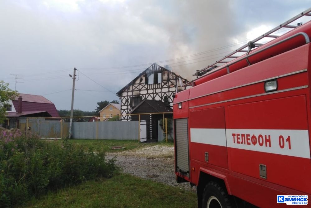 В селе Щербакова Каменского района сгорел жилой дом