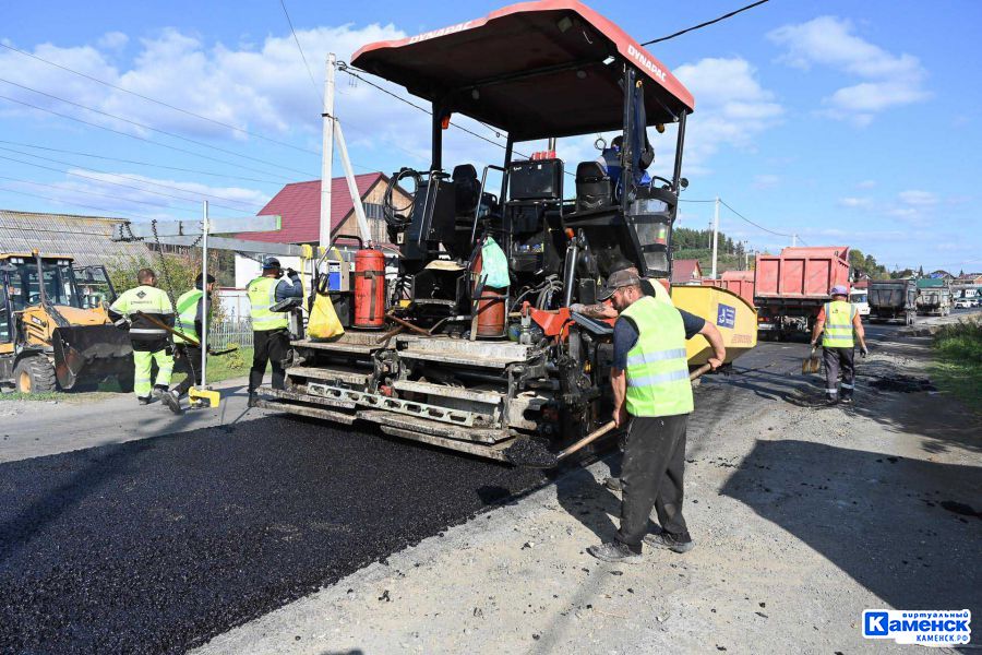 Сотни километров асфальтобетонного покрытия уложили дорожники Свердловской области за сезон 2025 года