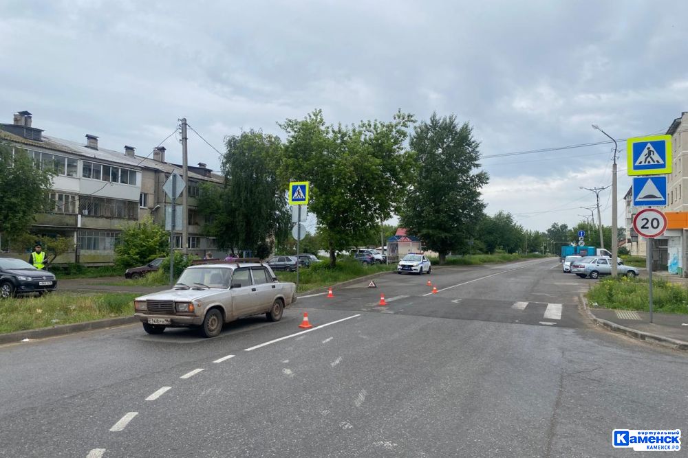 После ДТП на пешеходном переходе женщина находится в больнице