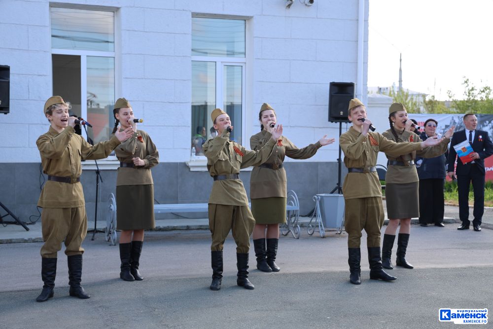 Ретропоезд на паровозной тяге «Эшелон Победы» посетил Каменск-Уральский