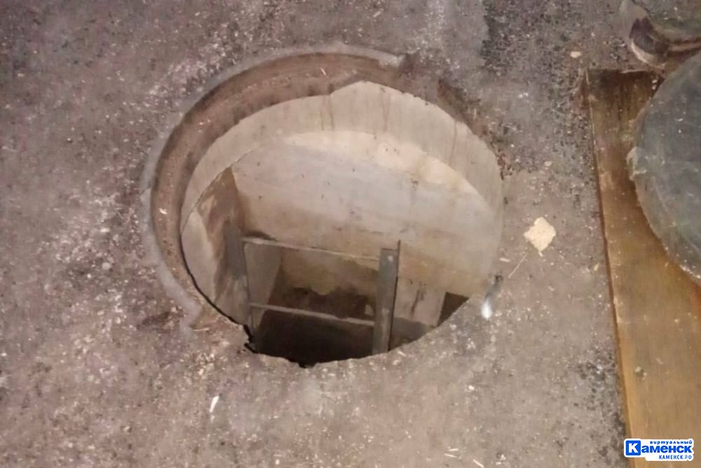 Двухлетний ребёнок в Каменске-Уральском получил травмы упав в открытый люк коллектора