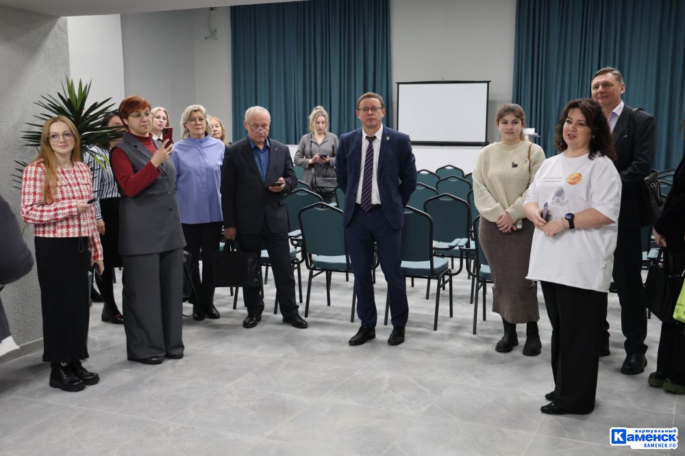 Сувениры с символикой Каменска-Уральского появились в Фонде поддержки предпринимательства