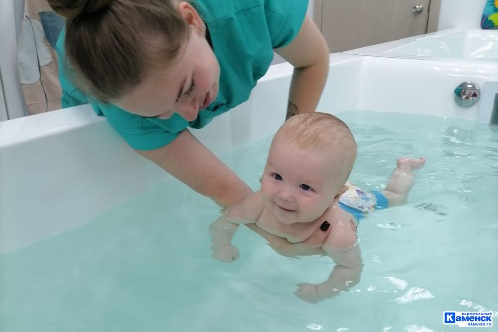 Юлия Мирвалиева: о грудничковом плавании в Каменске