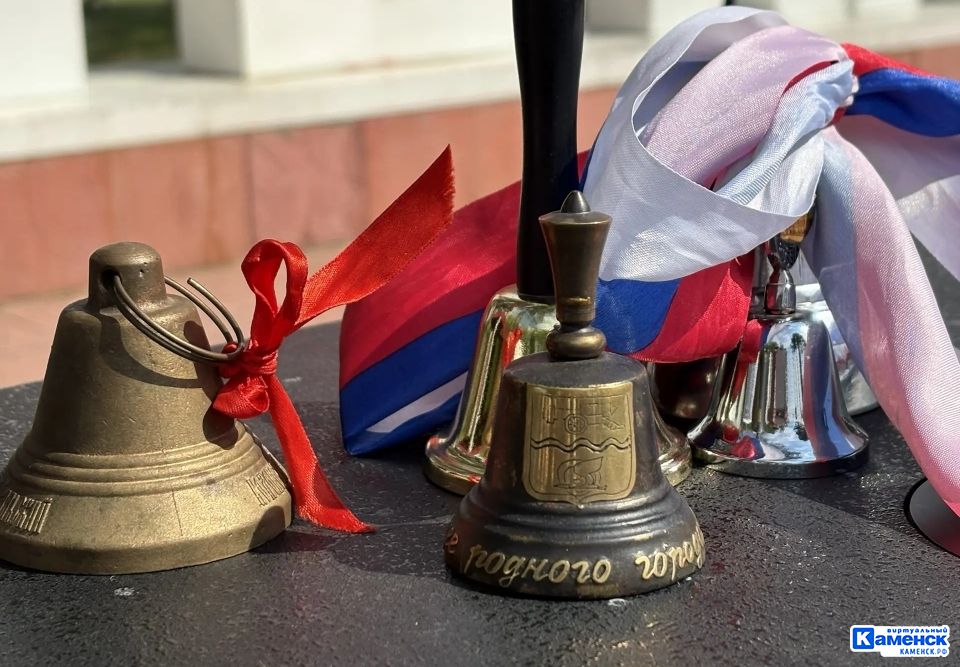Городской последний звонок прозвучал для 374 выпускников Каменска-Уральского