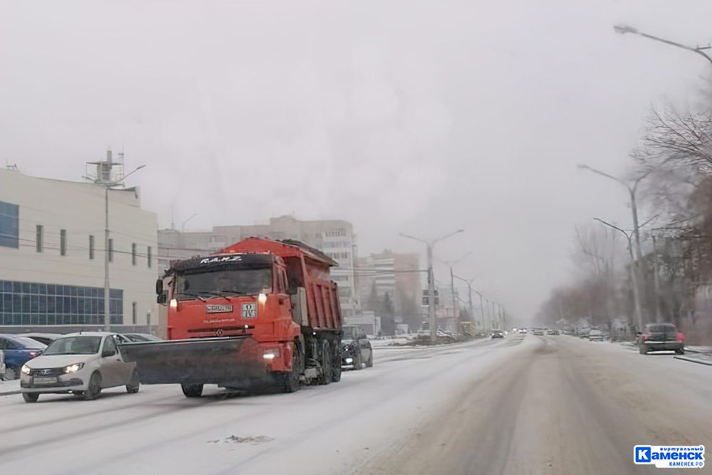 Каменск-Уральский справляется с уборкой снега на улицах города