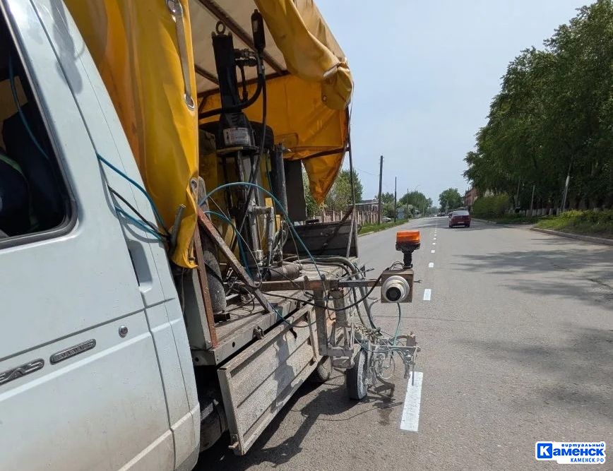  В Каменске-Уральском приступили к работе по нанесению дорожной разметки 