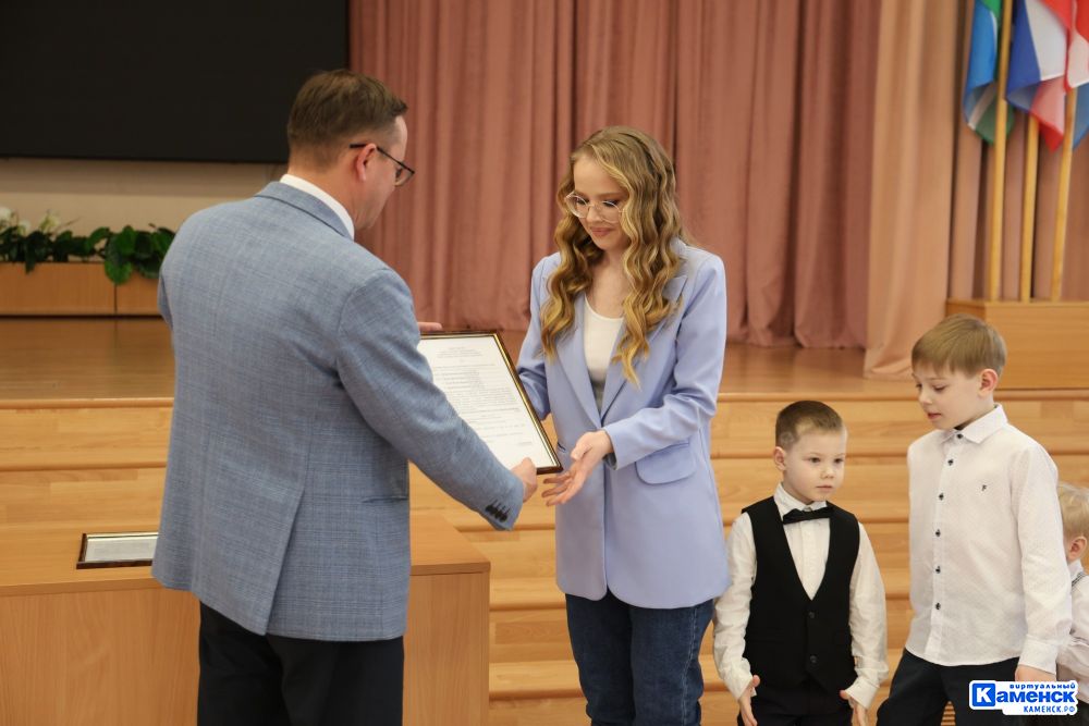 Четыре молодые семьи Каменска-Уральского улучшат свои жилищные условия