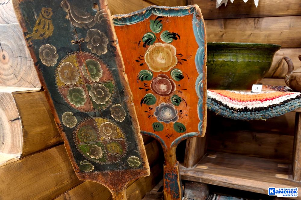 Завтра в Каменске-Уральском отрывается выставка Нижнесинячихинского музея-заповедника «Спасенная красота. Народная роспись по дереву»
