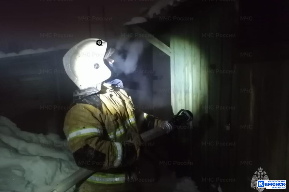 Сегодня утром горел дом по улице Советской в Каменском муниципальном округе