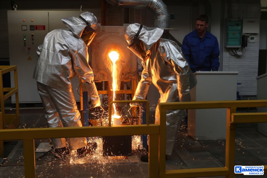 Промышленные предприятия Свердловской области повысили зарплату за год более чем на 10%