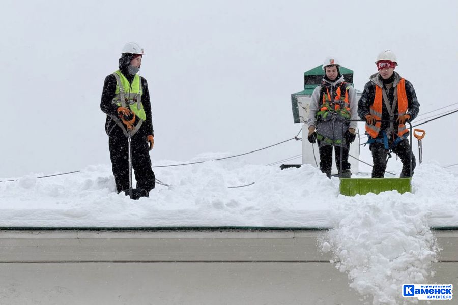 Жители многоквартирных домов могут пожаловаться на несвоевременно убранный снег или о нарушениях при вывозе коммунальных отходов
