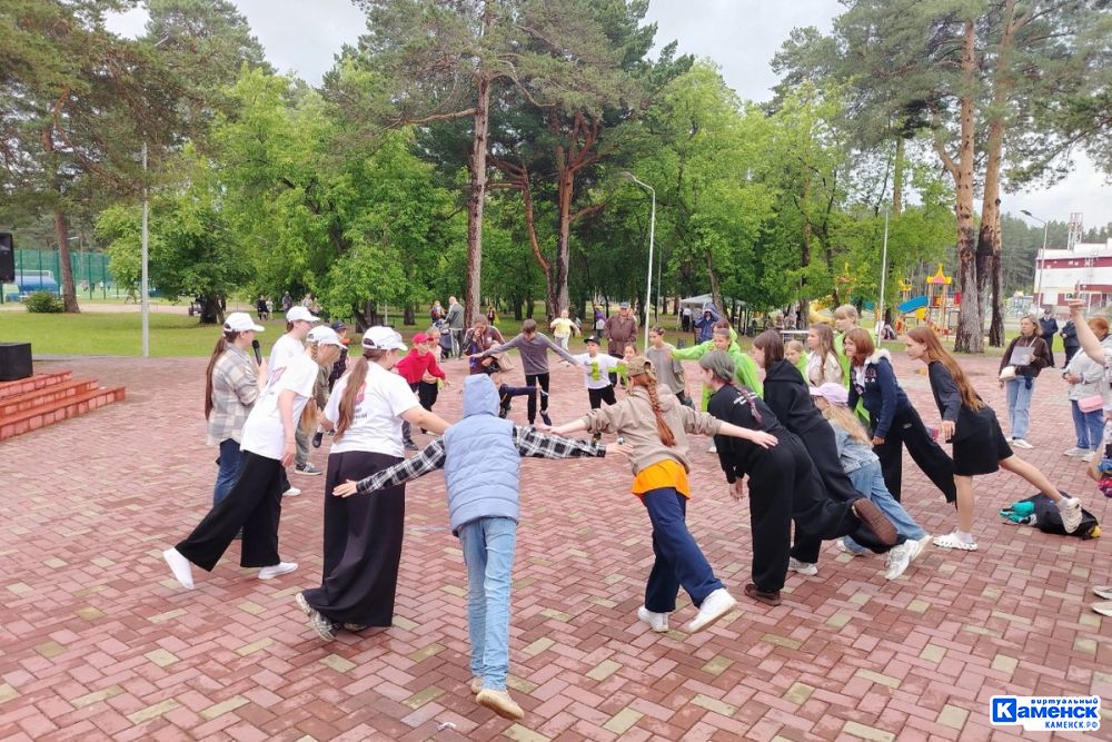 В парке «Космос» прошёл детский праздник «ОдуванчикФест»
