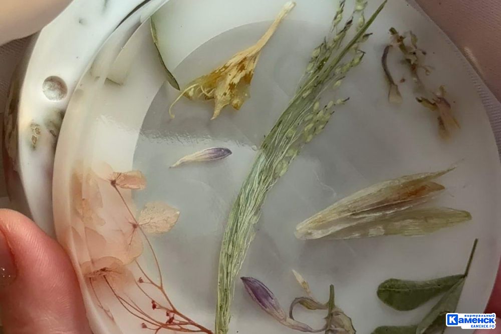 Каменская мастерица про работу со смолой и древесиной