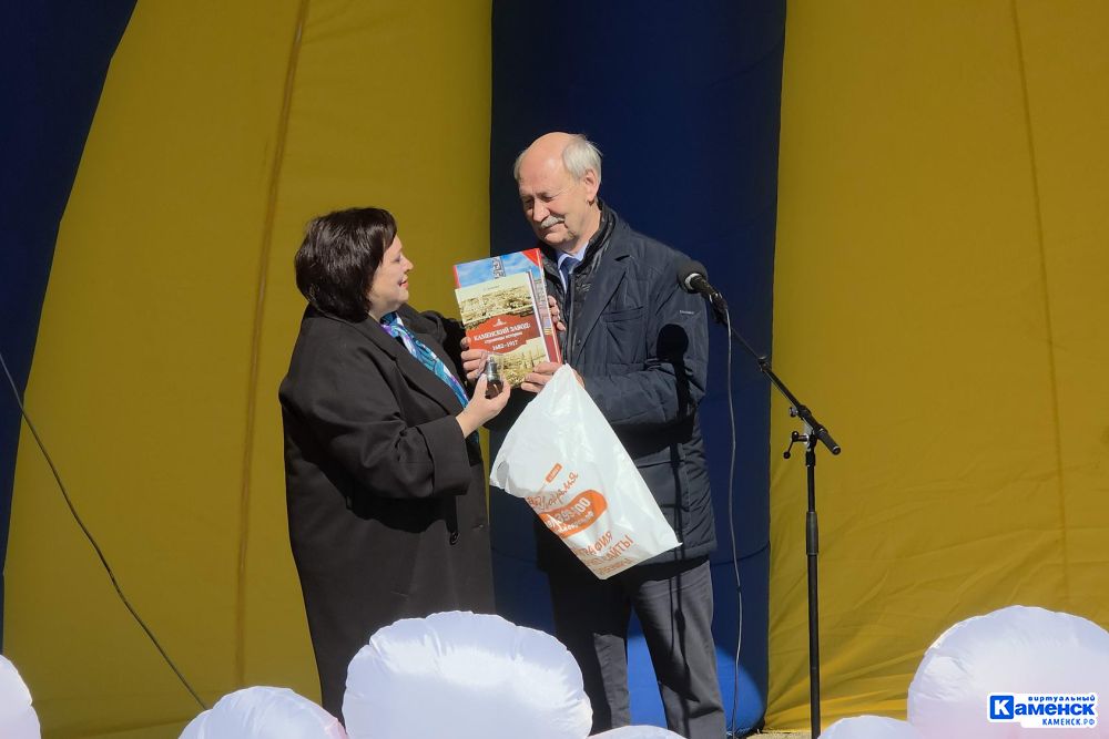 Уральская роспись объединила Каменск-Уральский и Нижнюю Синячиху