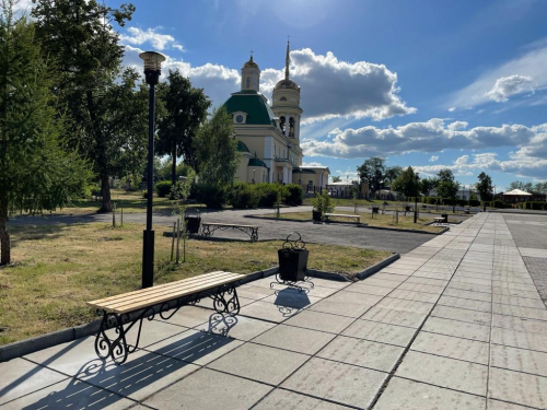 На Соборной площади установили новые скамейки